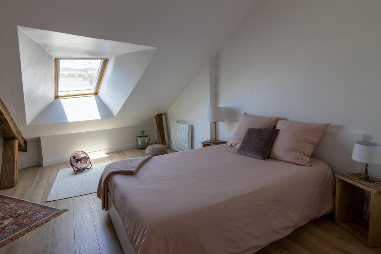 APPARTEMENT DUPLEX SAUMUR CENTRE, refait à neuf, à proximité du château Saumur Exterior foto