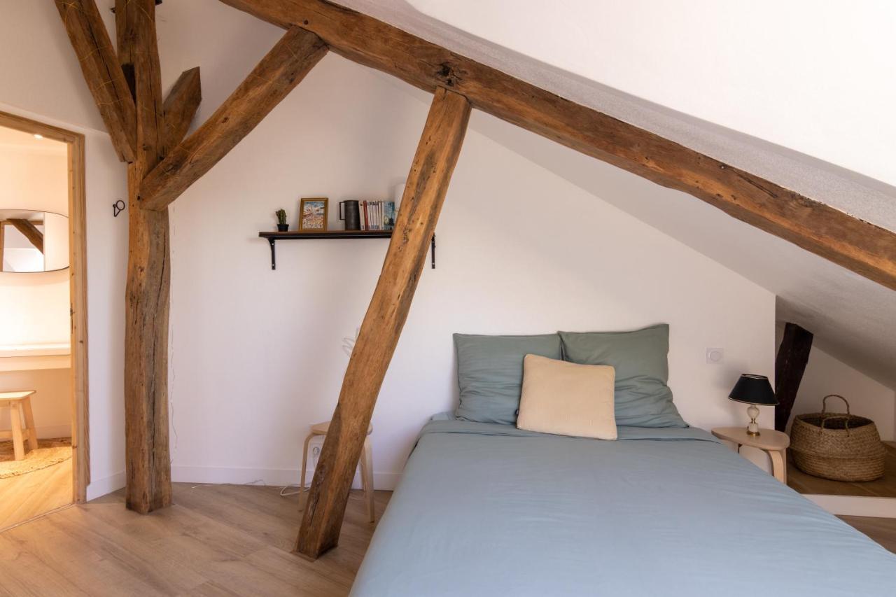 APPARTEMENT DUPLEX SAUMUR CENTRE, refait à neuf, à proximité du château Saumur Exterior foto